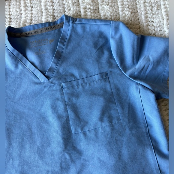 Blue Fabletics Scrub Set S/ST - Picture 3 of 10